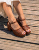 Sandalias Plataforma Mujer Cuero Trenzado Amaia Camel Carmela