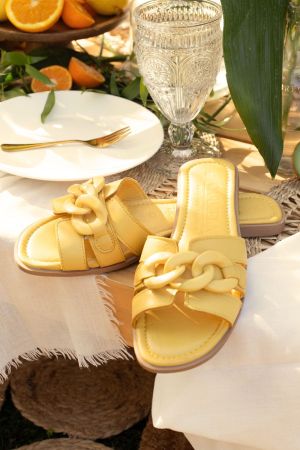 CARMELA SANDALIAS MUJER CUERO ARIADNA-9-43 AMARILLO