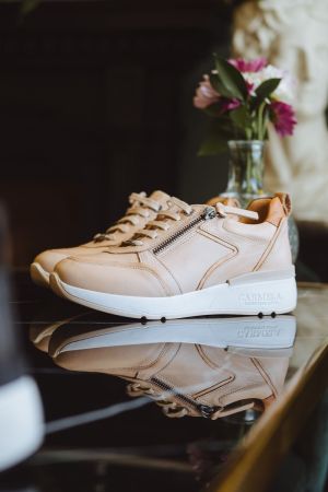 CARMELA ZAPATILLAS MUJER CUERO BERTA-0-08 BEIGE