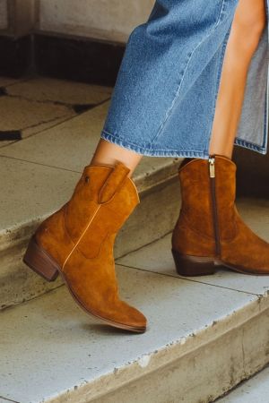 CARMELA BOTAS MUJER CUERO FLOR-6-22 CAMEL