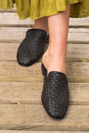 BABUCHAS,ZAPATOS,SANDALIAS,PLANOS,SLIP-ON CUERO TASMIN-4-7 NEGRO