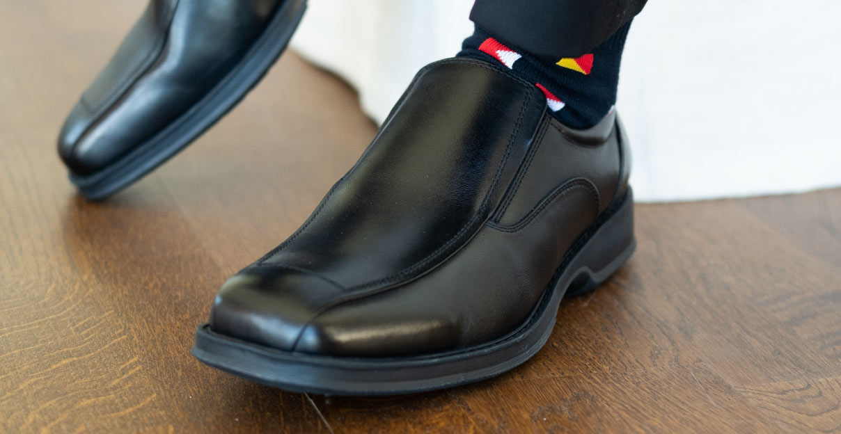 Zapato slip on de cuero negro para hombre